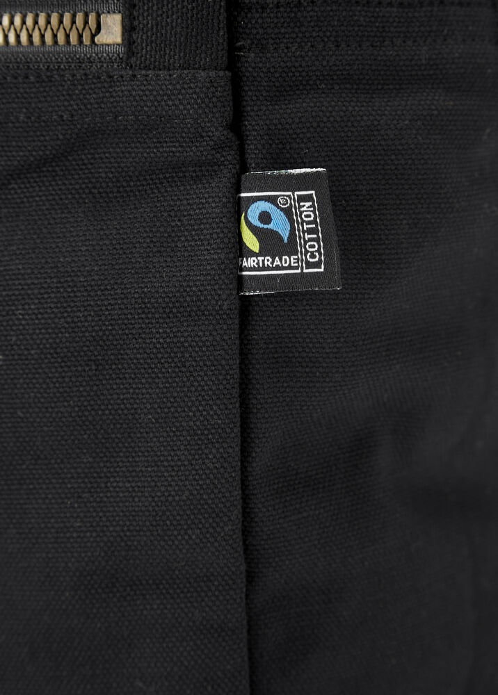 141039-990_CanvasDaypack_Black_Closeup1