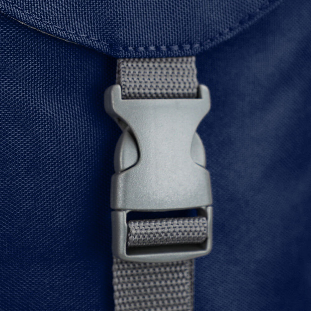 1582007-853_sportbackpack_navy_closeup