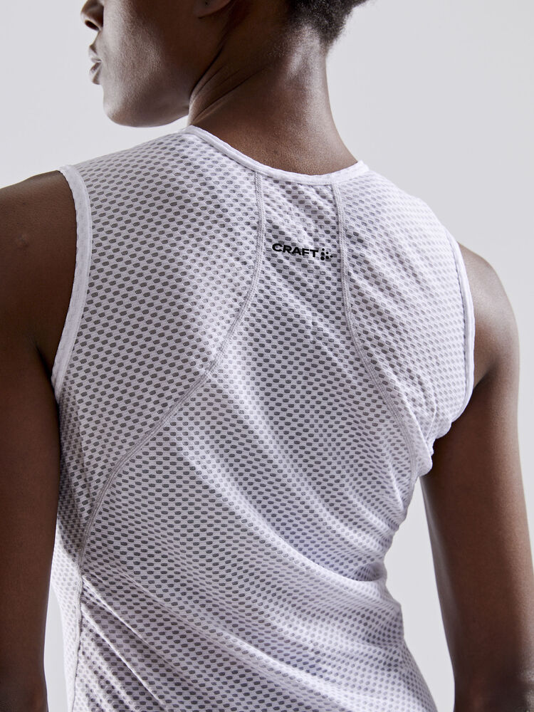 1903404-900000_Cool-Mesh-Superlight-SL-W_Closeup4