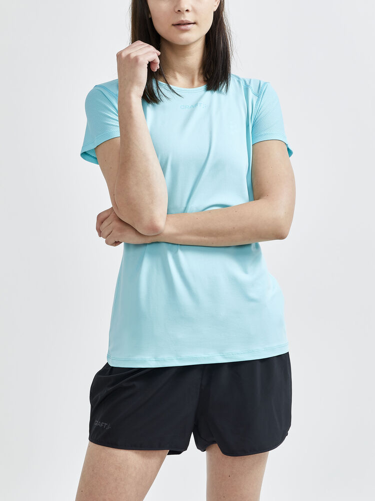 1908767-304000_ADV-Essence-SS-Slim-Tee_Closeup1