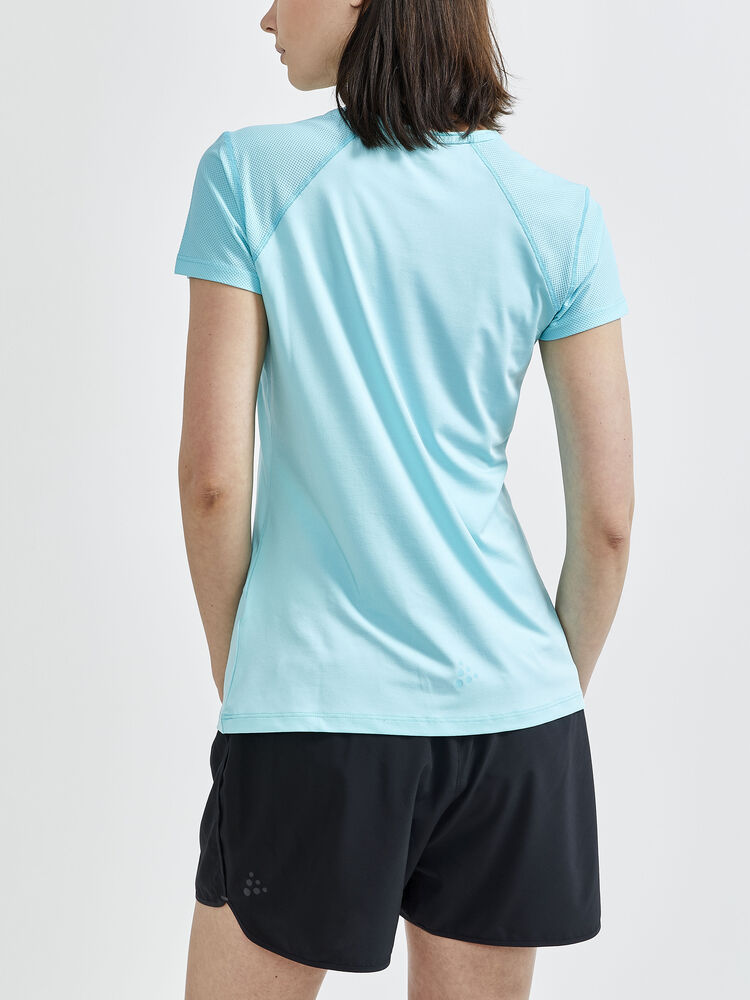 1908767-304000_ADV-Essence-SS-Slim-Tee_Closeup2