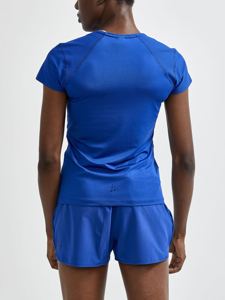 1908767-360000_ADV-Essence-SS-Slim-Tee_Closeup2