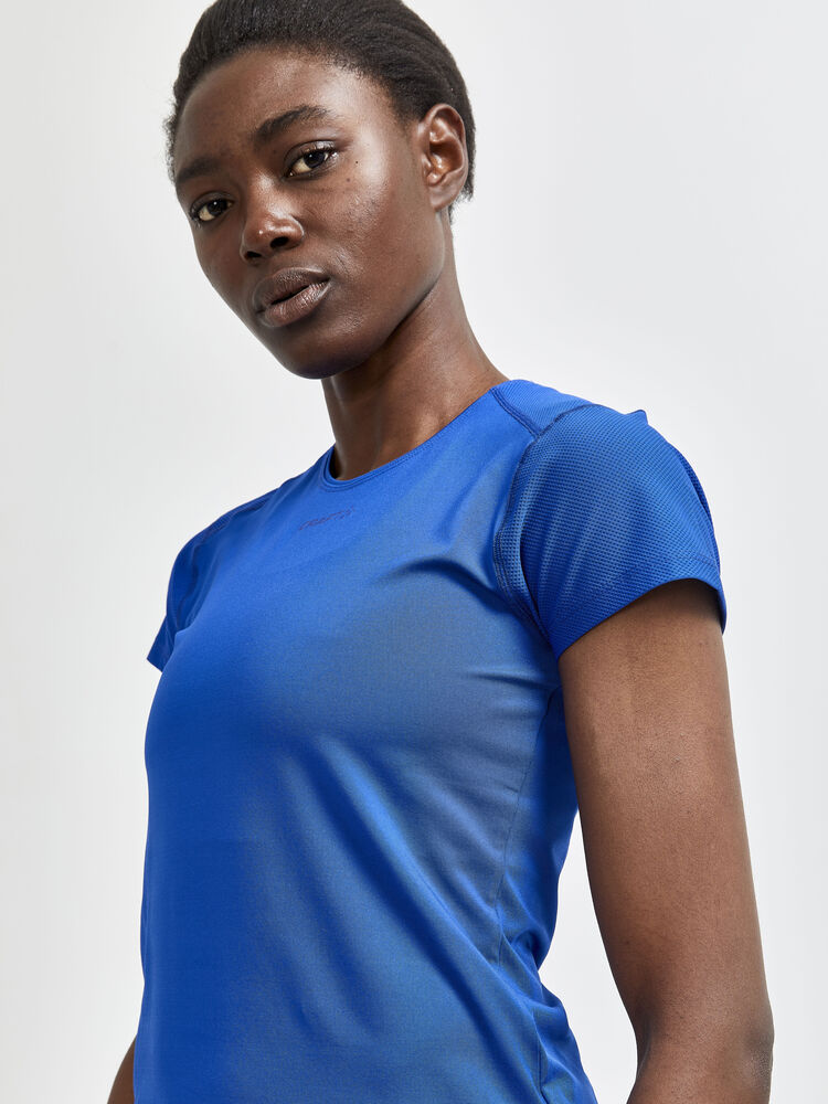 1908767-360000_ADV-Essence-SS-Slim-Tee_Closeup3