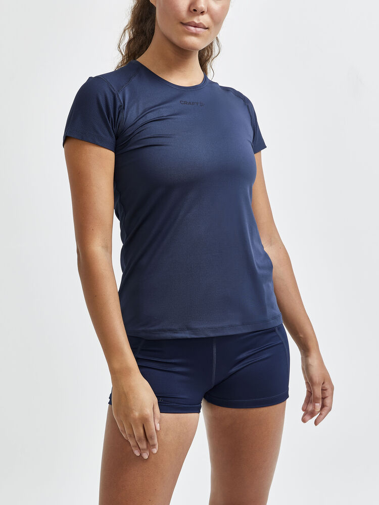 1908767-396000_ADV-Essence-SS-Slim-Tee_Closeup1