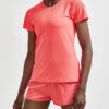 1908767-410000_ADV-Essence-SS-Slim-Tee_Closeup1