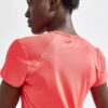 1908767-410000_ADV-Essence-SS-Slim-Tee_Closeup3