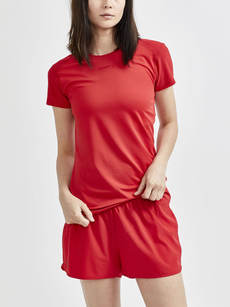 1908767-430000_ADV-Essence-SS-Slim-Tee_Closeup1
