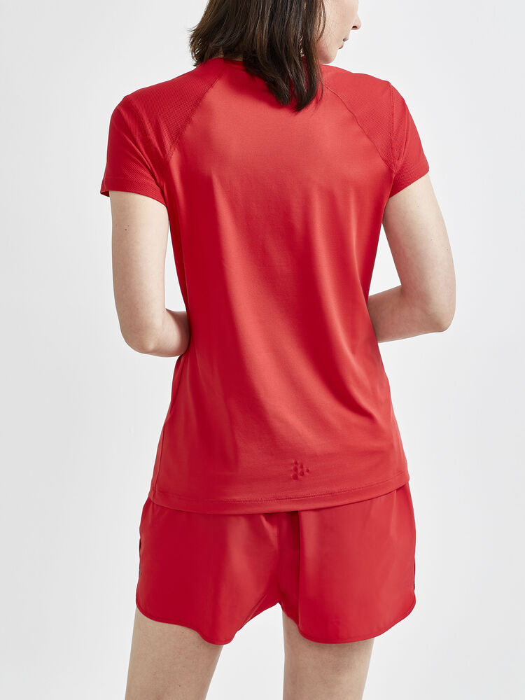 1908767-430000_ADV-Essence-SS-Slim-Tee_Closeup2