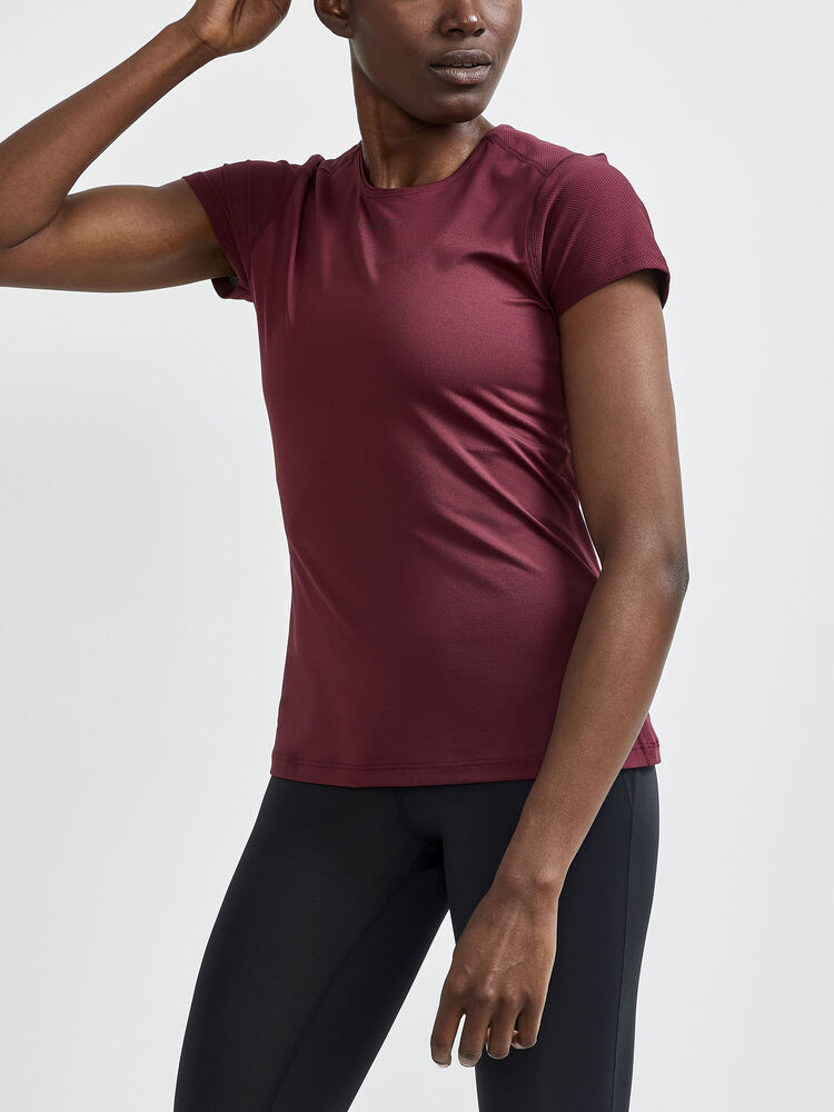 1908767-497000_ADV-Essence-SS-Slim-Tee_Closeup1