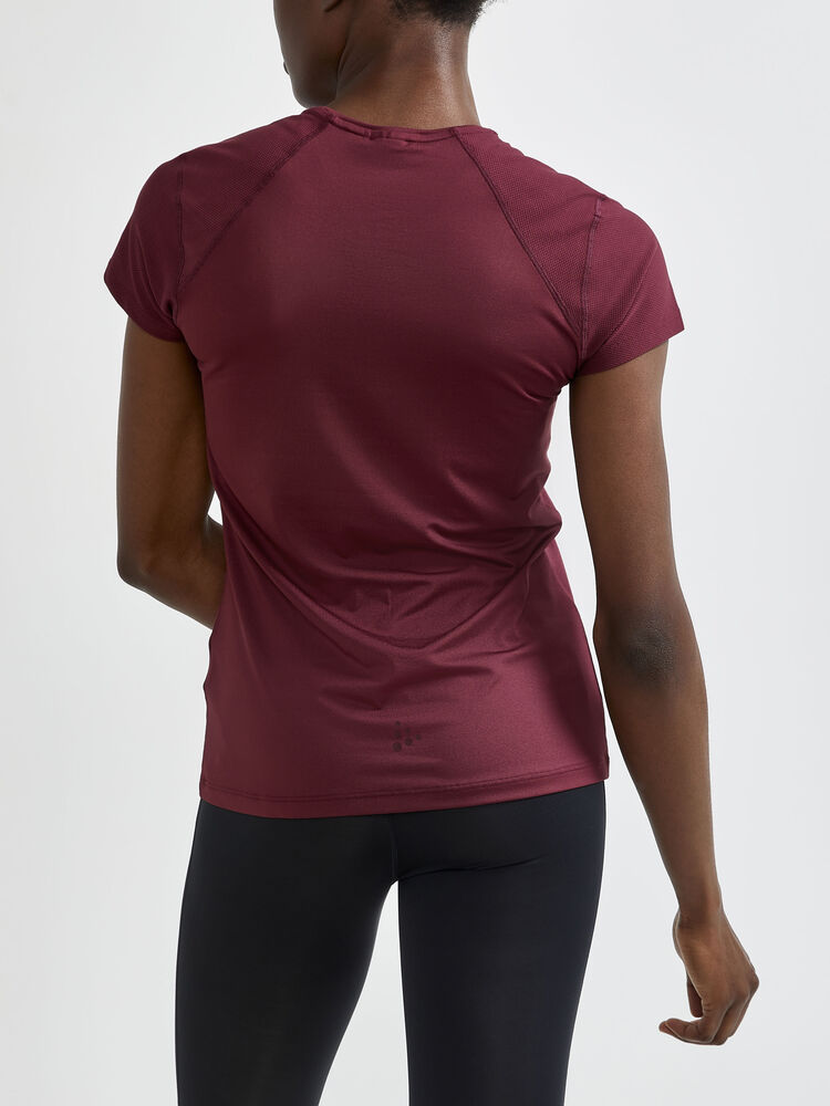 1908767-497000_ADV-Essence-SS-Slim-Tee_Closeup2