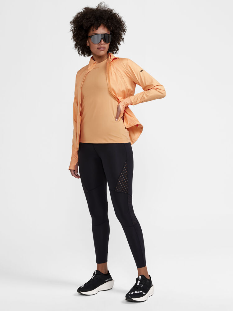 1908767-582000_ADV-Essence-SS-Slim-Tee-W_Closeup4