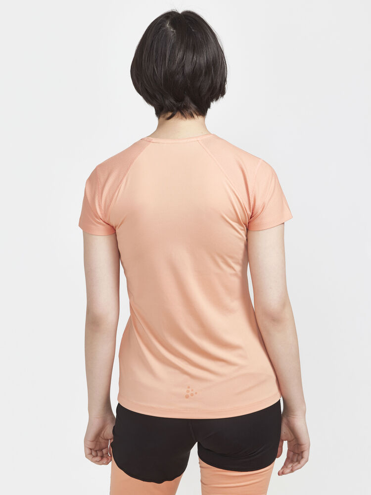 1908767-716000_ADV-Essence-SS-Slim-Tee-W_Closeup2
