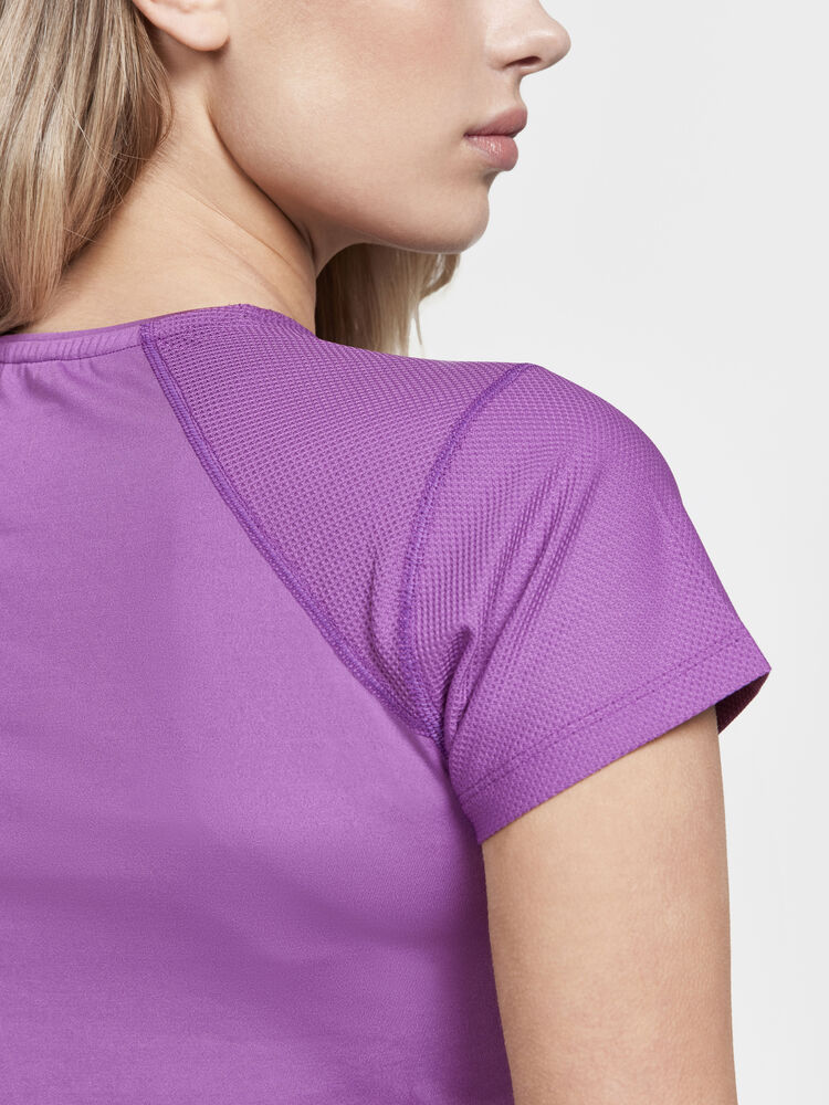 1908767-781000_ADV-Essence-SS-Slim-Tee-W_Closeup4