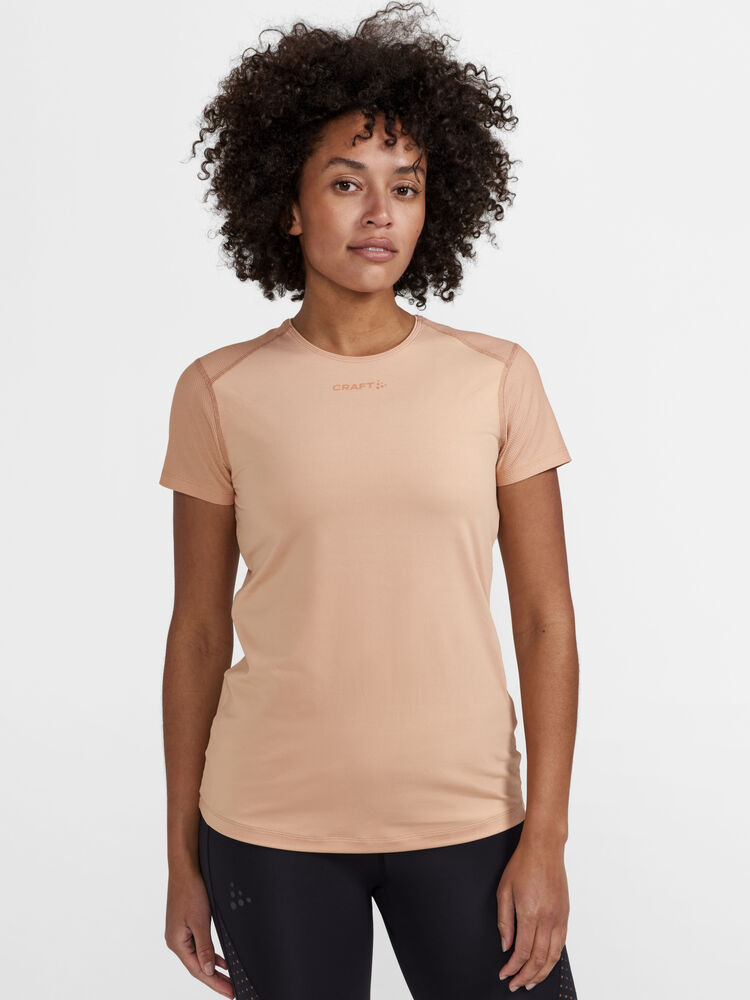 1908767-791000_ADV-Essence-SS-Slim-Tee-W_Closeup1