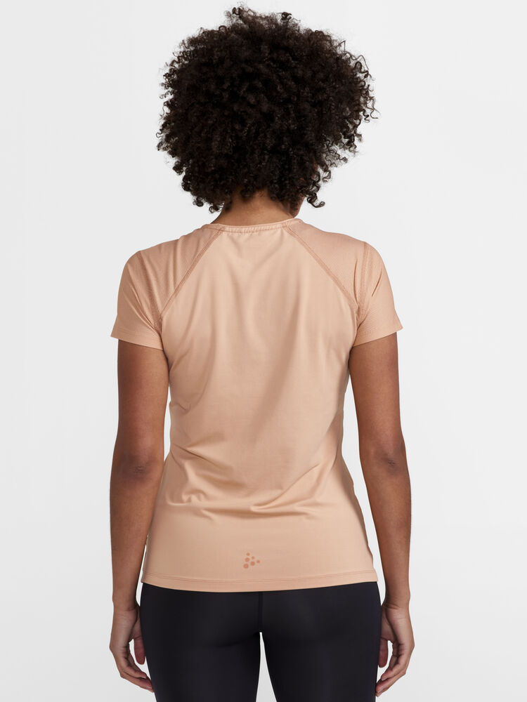 1908767-791000_ADV-Essence-SS-Slim-Tee-W_Closeup2