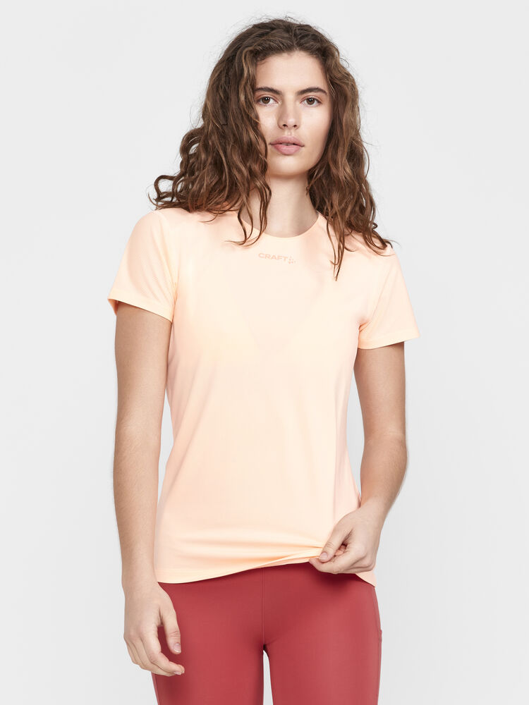 1908767-840000_ADV-Essence-SS-Slim-Tee-W_Closeup1