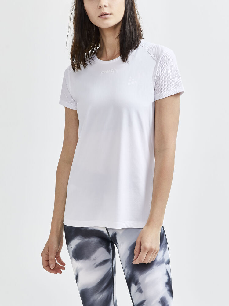 1908767-900000_ADV-Essence-SS-Slim-Tee_Closeup1