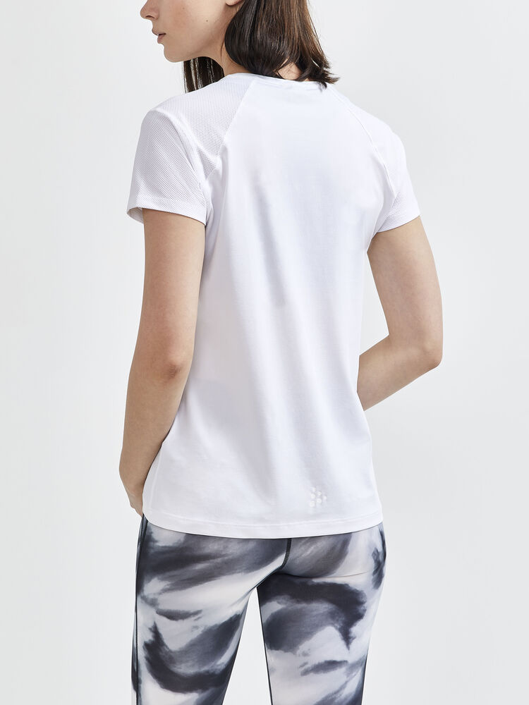 1908767-900000_ADV-Essence-SS-Slim-Tee_Closeup2