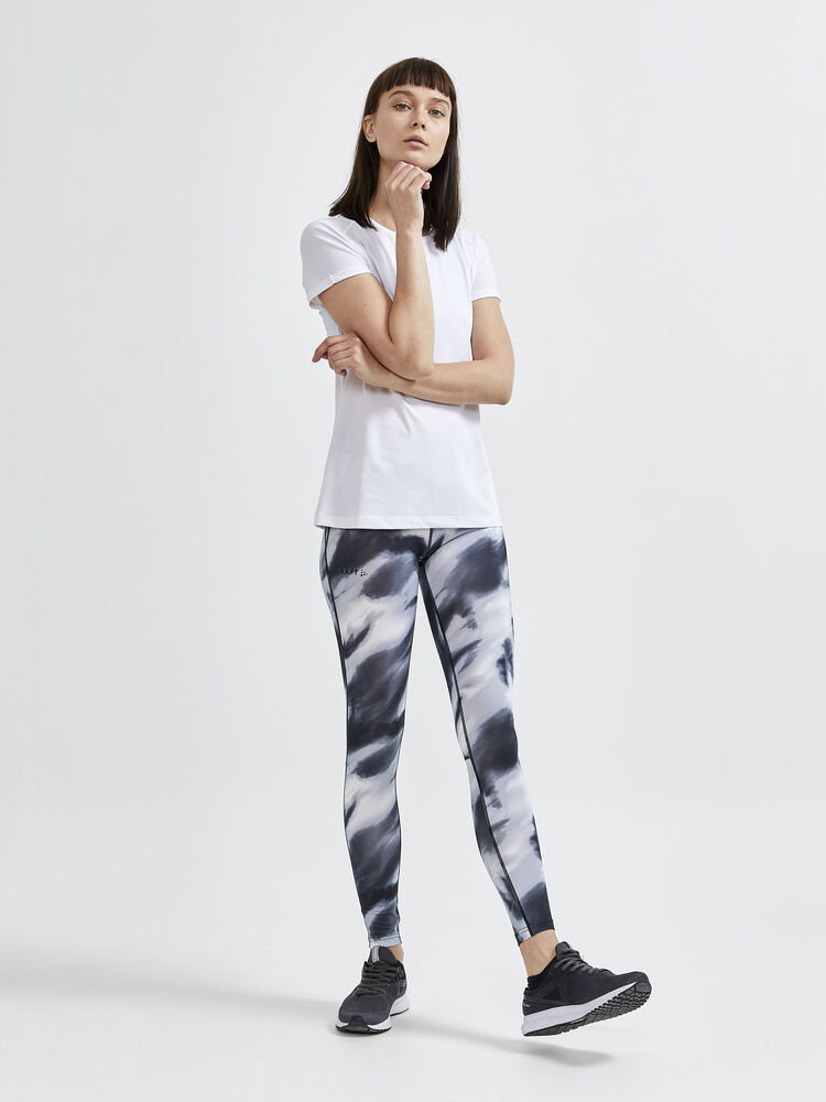 1908767-900000_ADV-Essence-SS-Slim-Tee_Closeup4