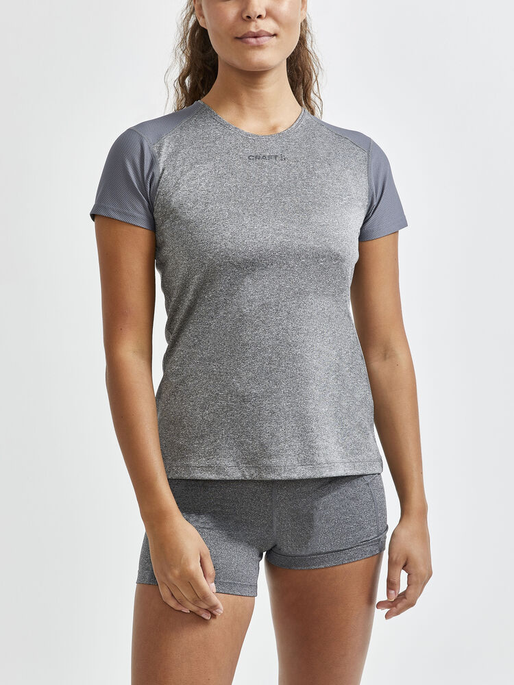 1908767-975000_ADV-Essence-SS-Slim-Tee_Closeup1