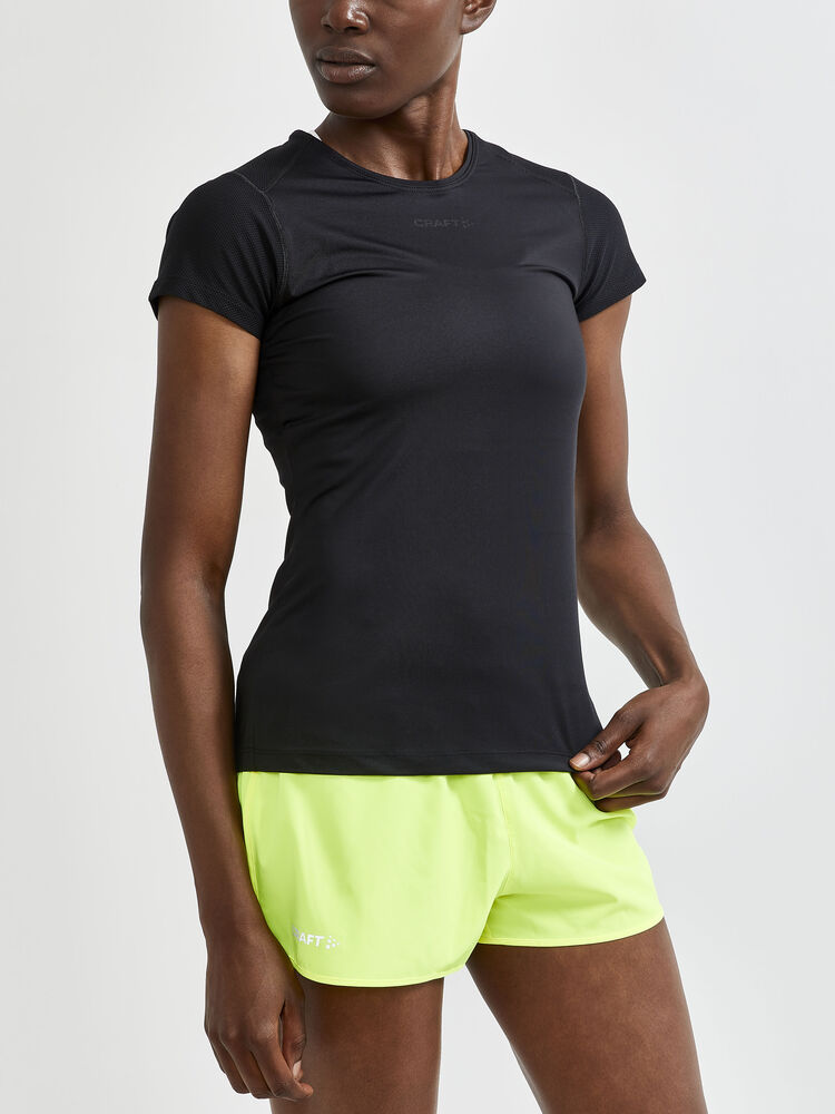 1908767-999000_ADV-Essence-SS-Slim-Tee_Closeup1