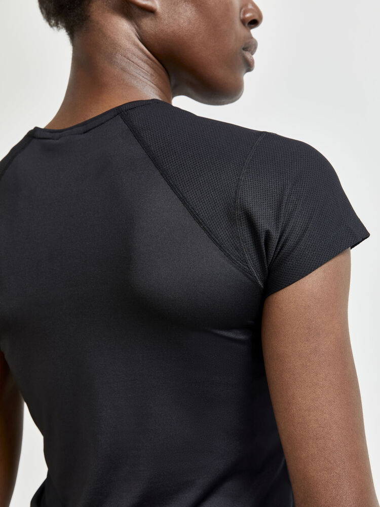 1908767-999000_ADV-Essence-SS-Slim-Tee_Closeup3