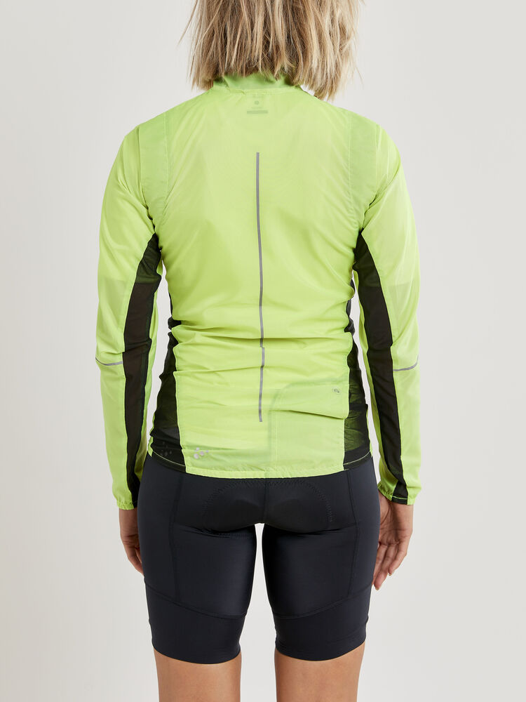 1908792-851000_Essence-Light-Wind-jkt_Closeup2