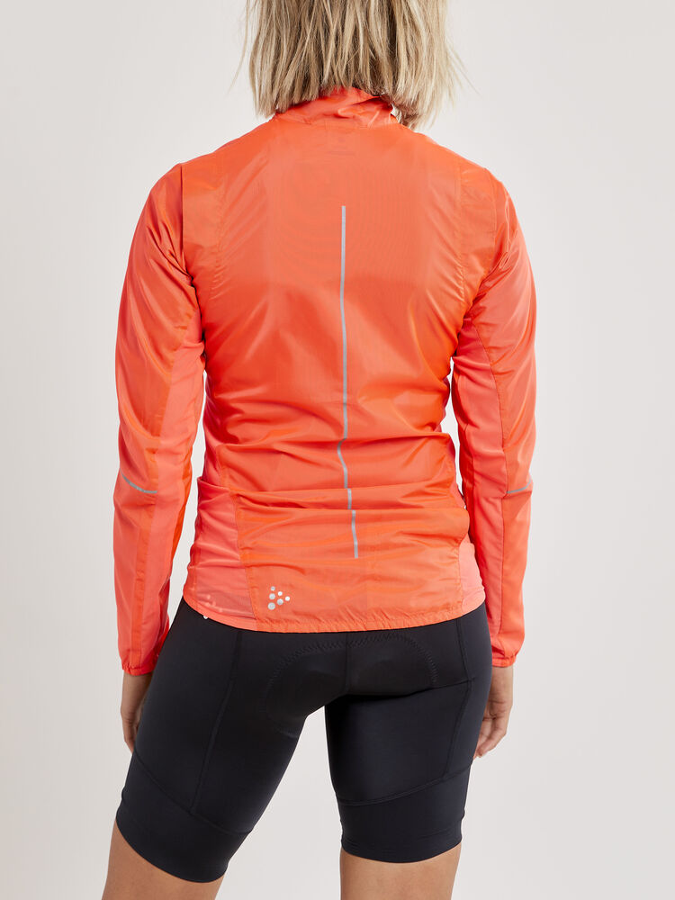 1908792_825000_Essence-Light-Wind-jkt_C2