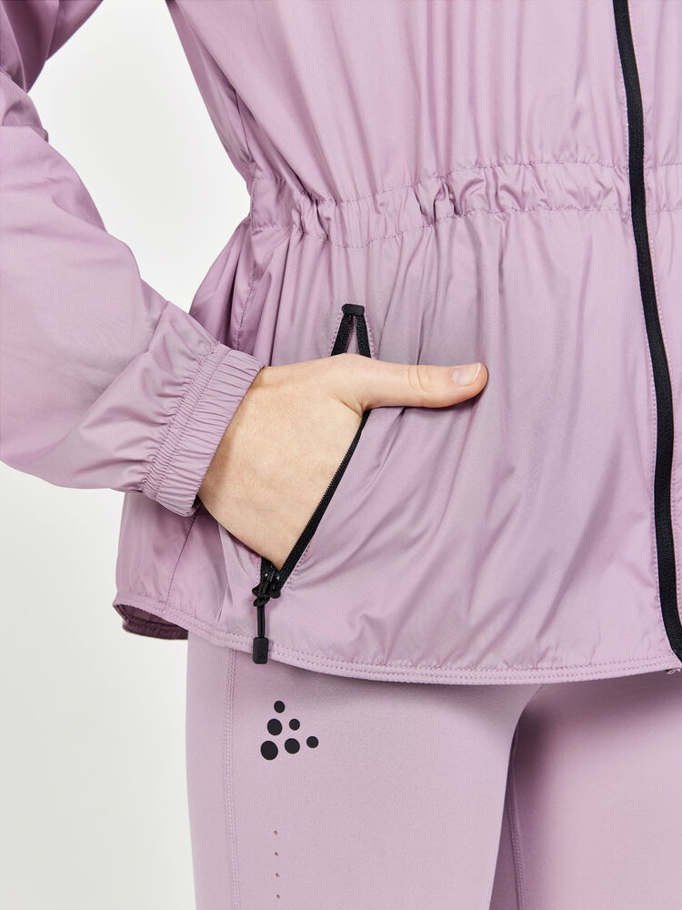 1909628-436000_ADV-Charge-Wind-Jacket-W_Closeup4