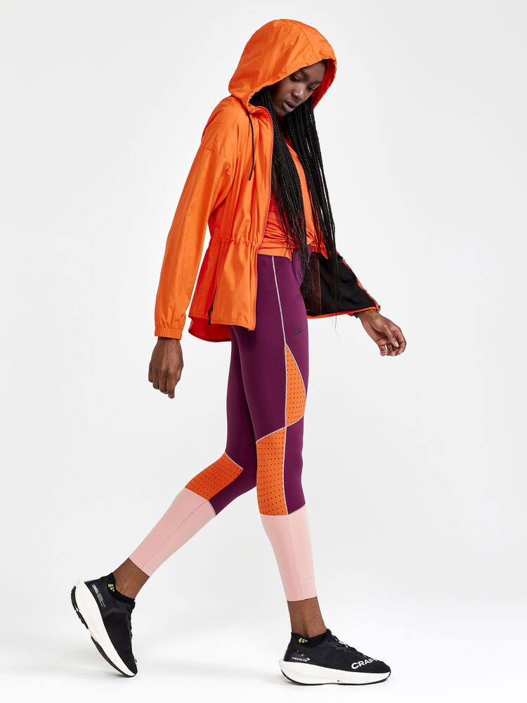 1909628-573000_ADV-Charge-Wind-Jacket-W_Closeup5
