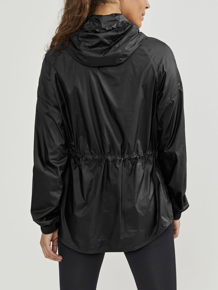 1909628-999000_ADV-Charge-Wind-Jacket_Closeup2