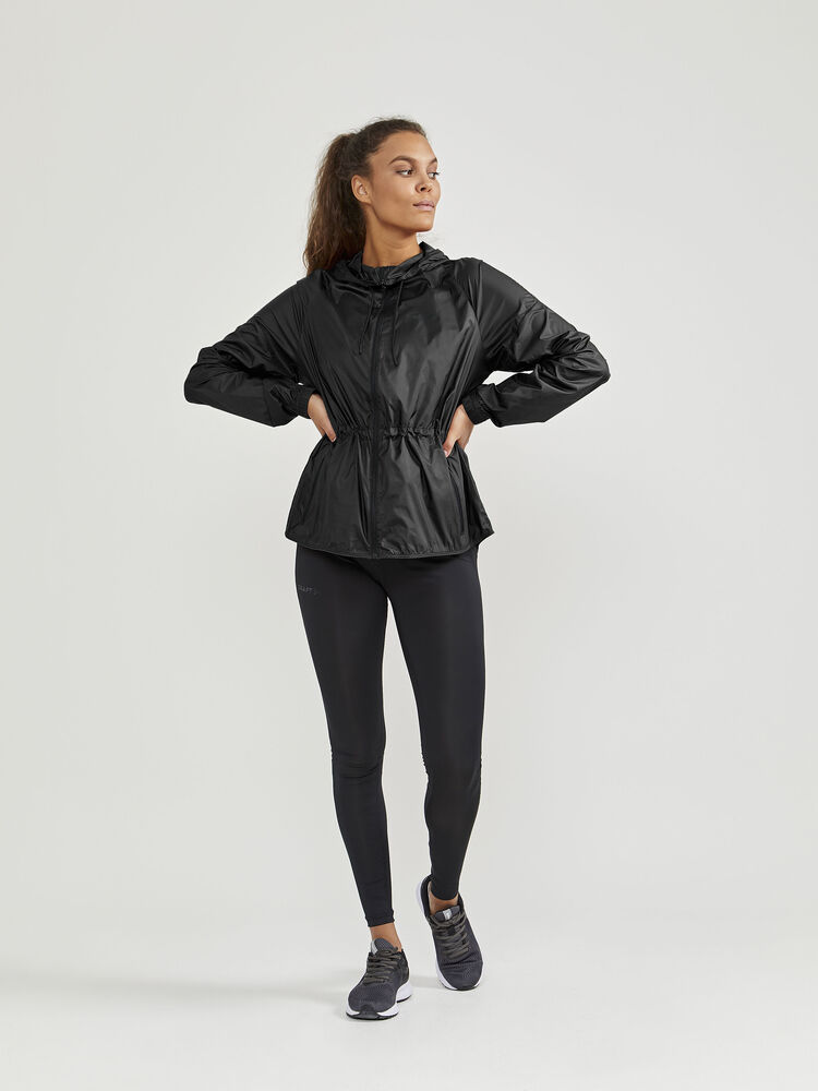 1909628-999000_ADV-Charge-Wind-Jacket_Closeup6