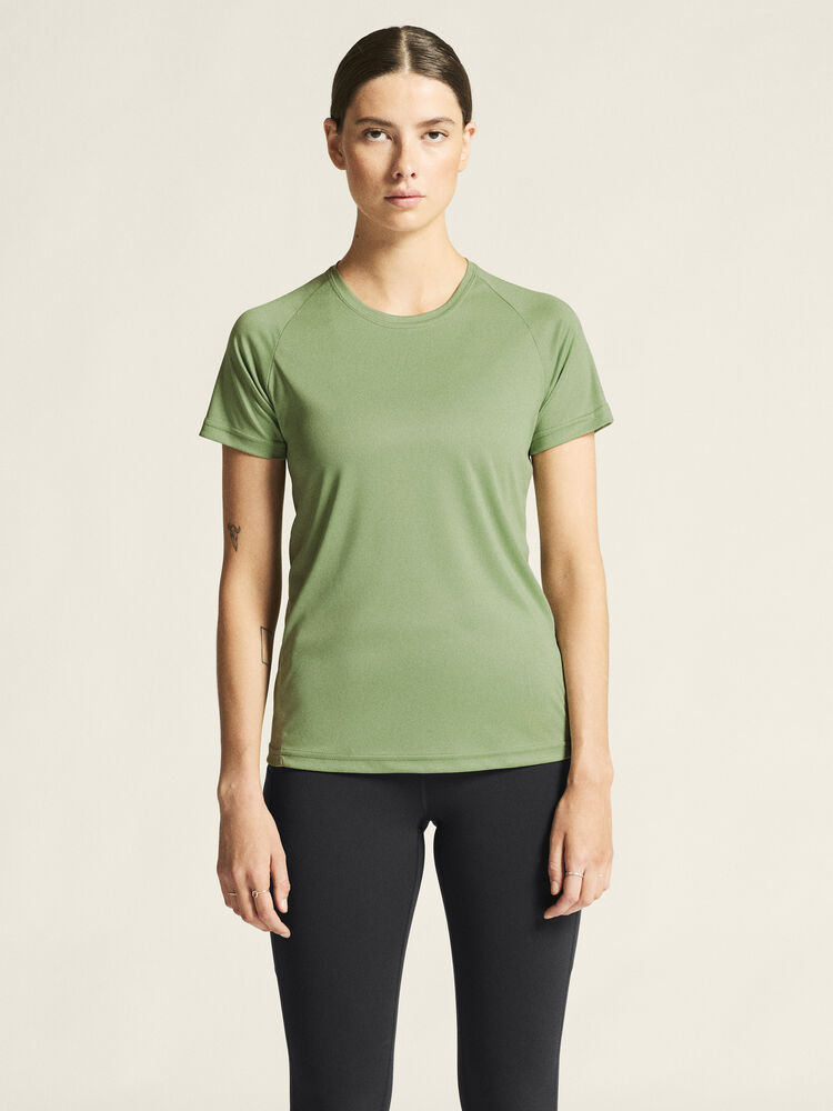 1909879-622000_Core-Unify-Training-Tee-W_closeup4