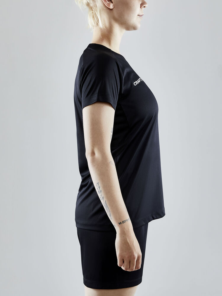 1910143-999000_Evolve-Tee-W_Closeup2