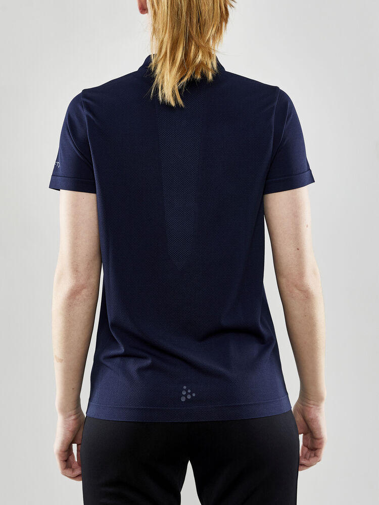 1910385-390000_ADV-Seamless-Polo-Shirt-W_Closeup3