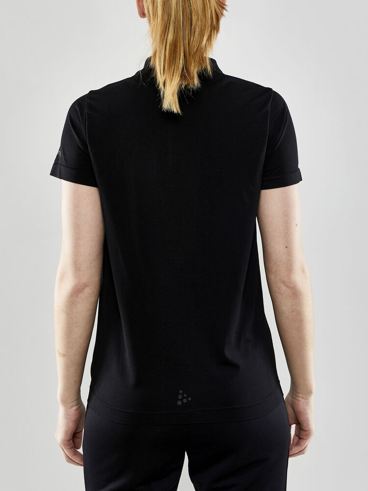 1910385-999000_ADV-Seamless-Polo-Shirt-W_Closeup3