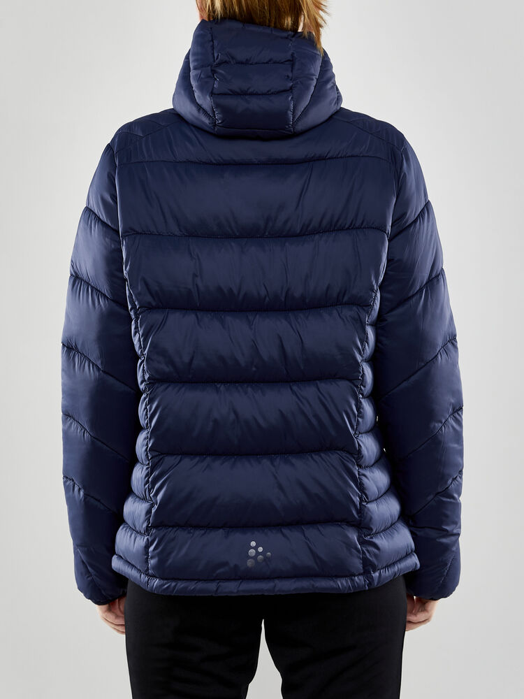 1910391-396000_CORE-Explore-Isolate-Jacket-W_Closeup3