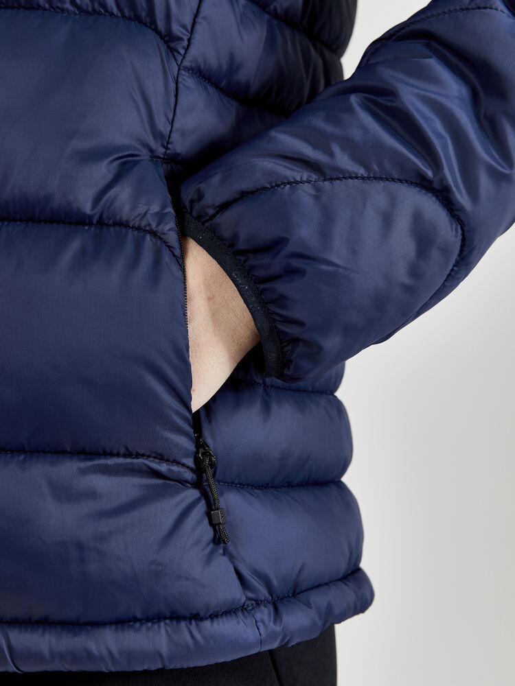 1910391-396000_CORE-Explore-Isolate-Jacket-W_Closeup4