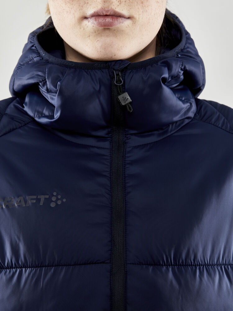 1910391-396000_CORE-Explore-Isolate-Jacket-W_Closeup5