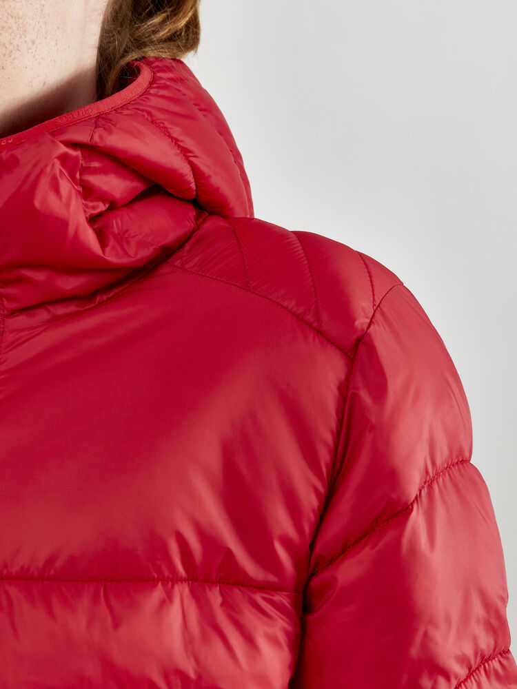 1910391-404000_CORE-Explore-Isolate-Jacket-W_Closeup5