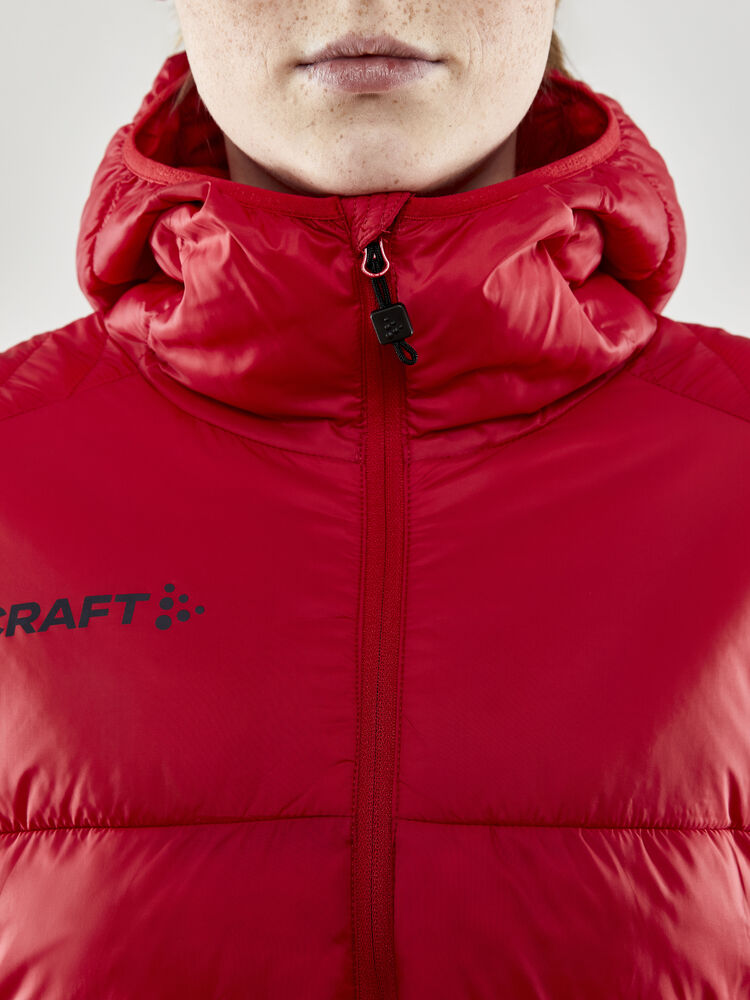 1910391-404000_CORE-Explore-Isolate-Jacket-W_Closeup7