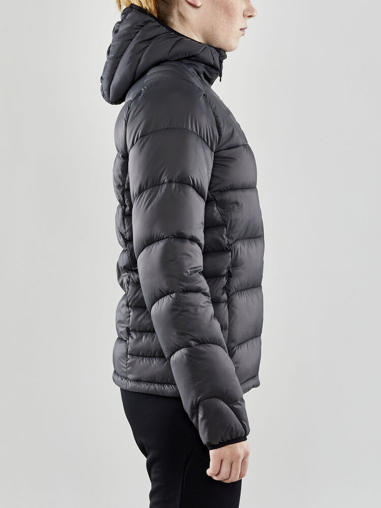 1910391-985000_CORE-Explore-Isolate-Jacket-W_Closeup2