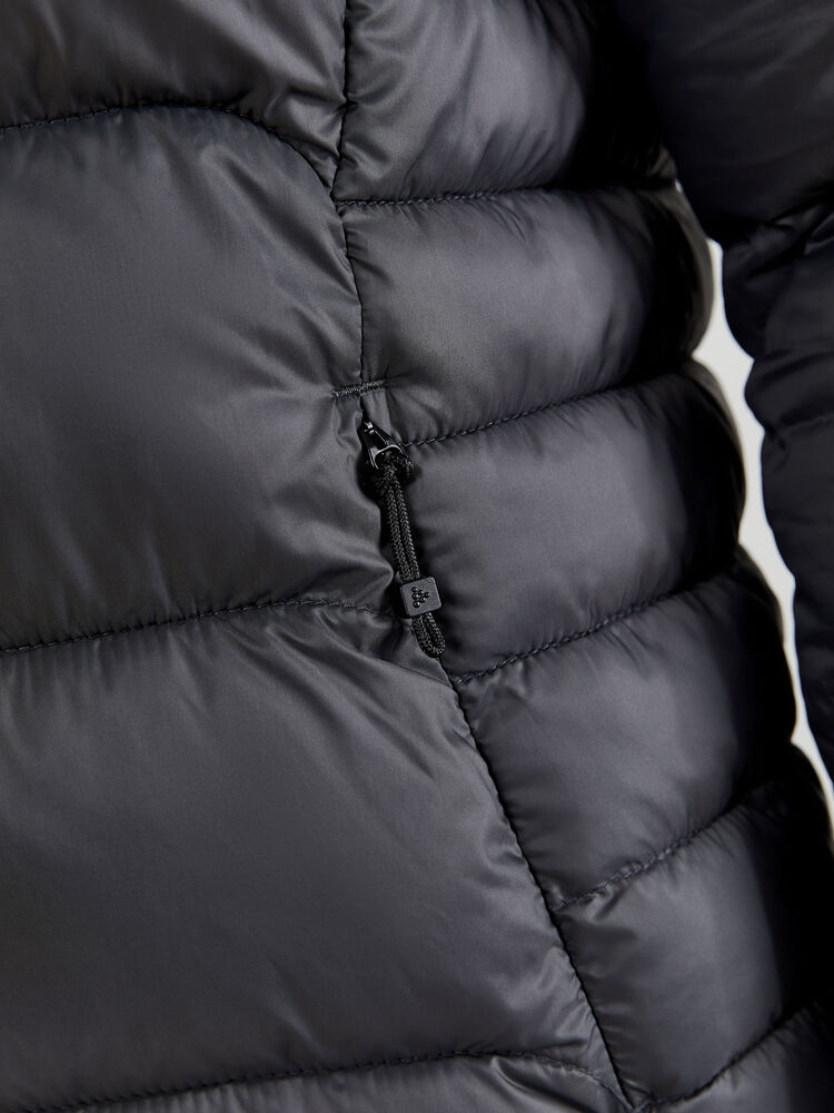 1910391-985000_CORE-Explore-Isolate-Jacket-W_Closeup4