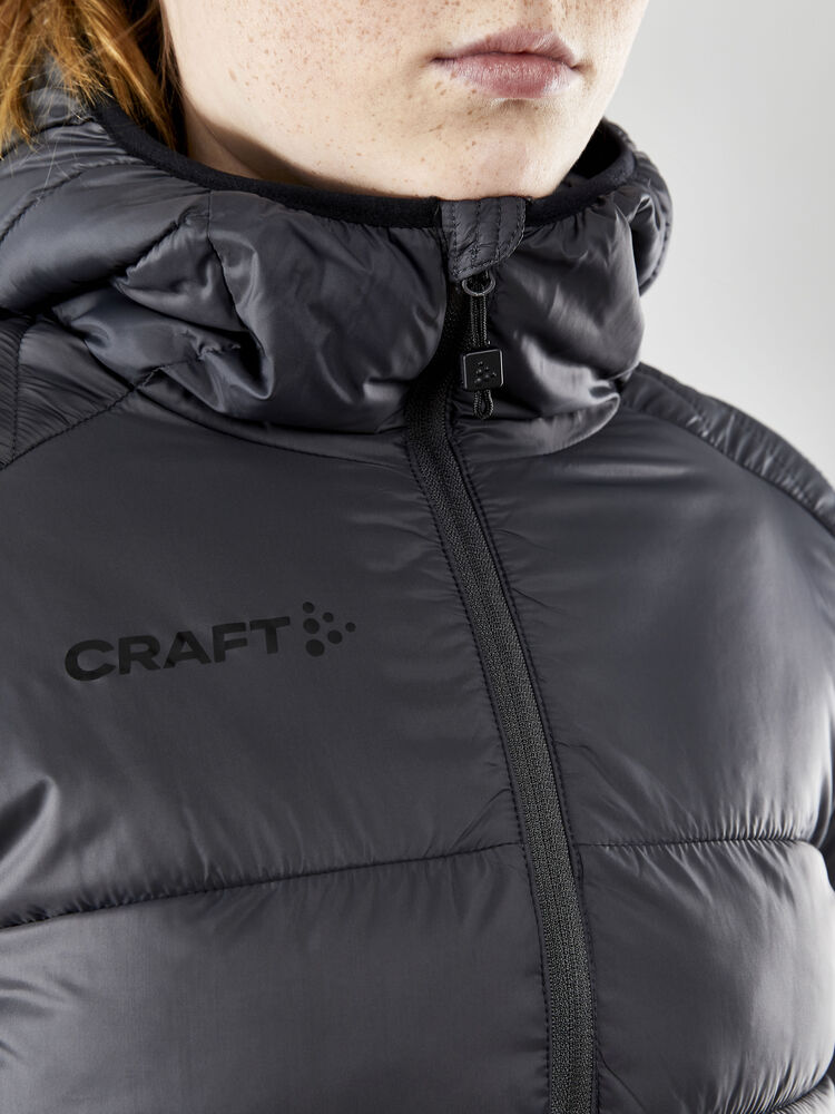 1910391-985000_CORE-Explore-Isolate-Jacket-W_Closeup5