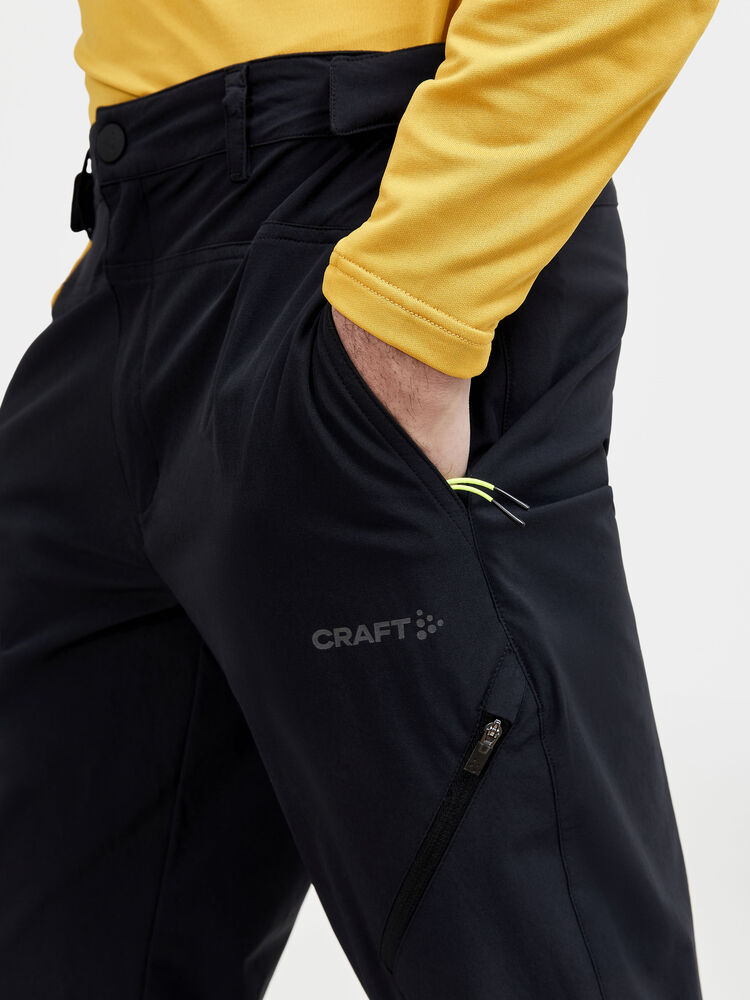 1910392-999000_ADV-Explore-Tech-Pants-M_Closeup3