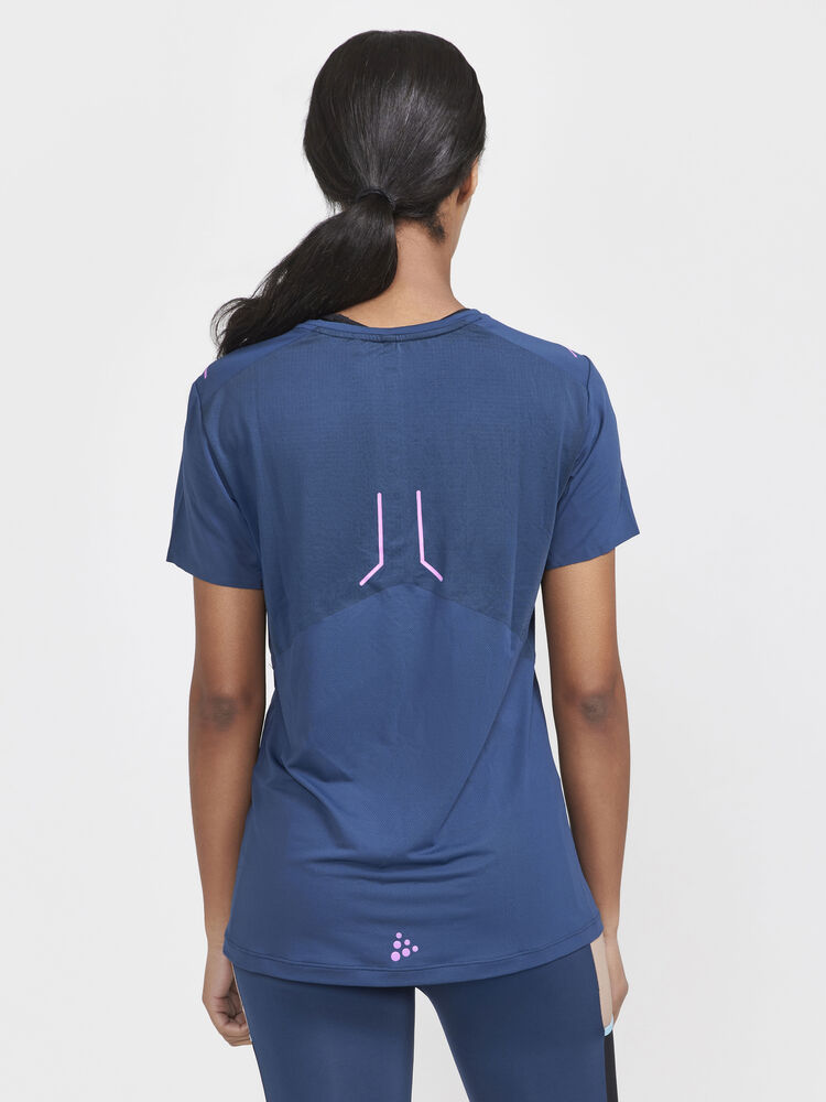 1910433-698000_PRO-Hypervent-SS-Tee-W_Closeup2