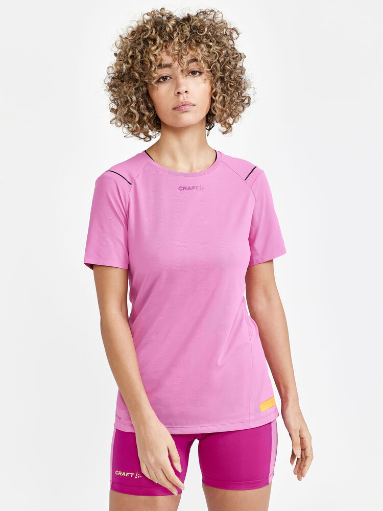 1910433-719486_PRO-Hypervent-SS-Tee-W_Closeup1