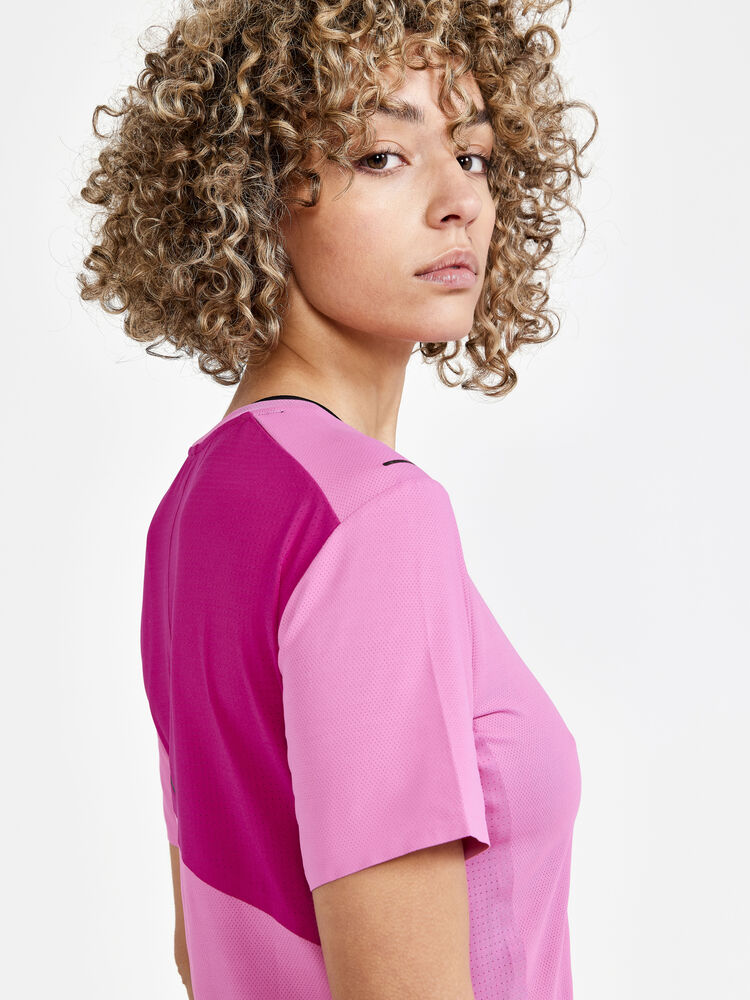 1910433-719486_PRO-Hypervent-SS-Tee-W_Closeup3