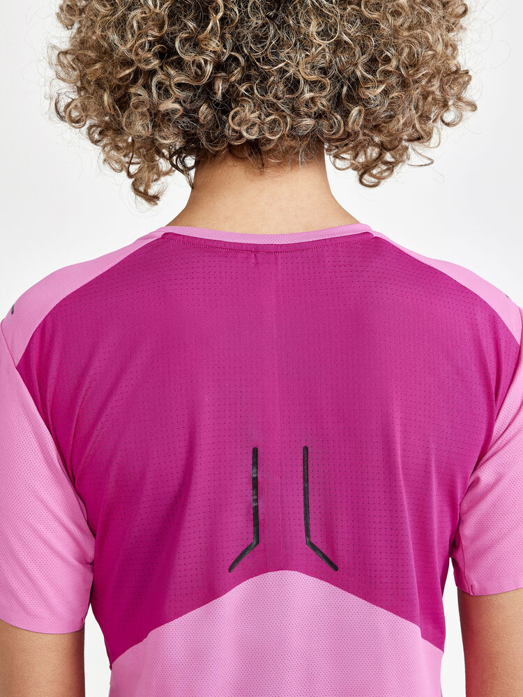 1910433-719486_PRO-Hypervent-SS-Tee-W_Closeup4