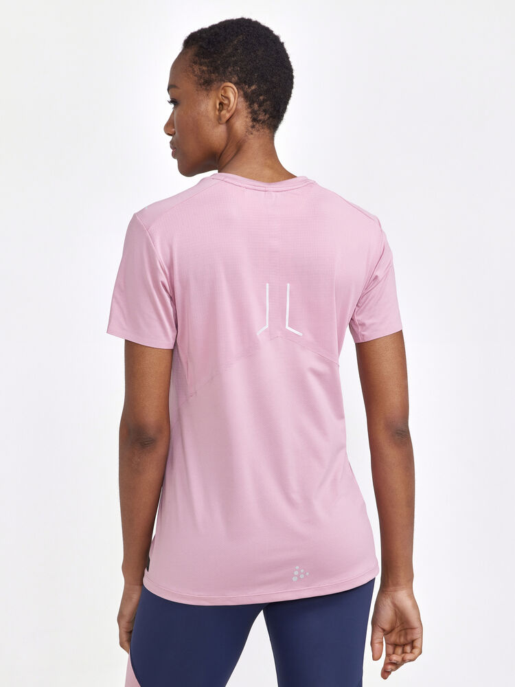 1910433-743000_PRO-Hypervent-SS-Tee-W_Closeup2